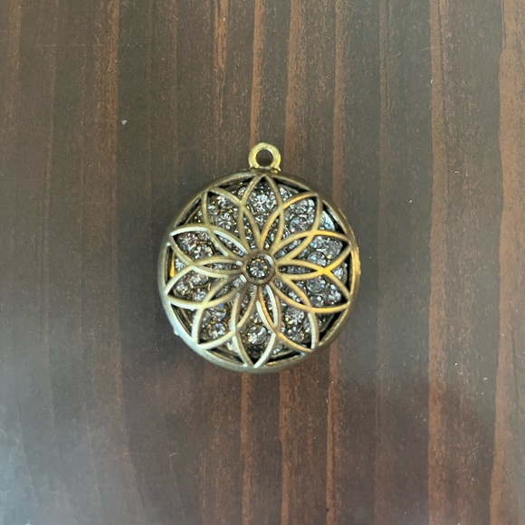 Charm - Picture 1 of 3